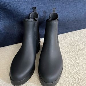 Rubber Chelsea rain boots